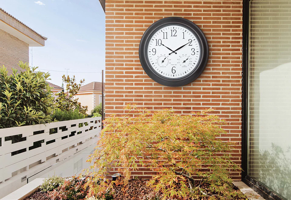 18'' Atomic Outdoor Clock with Thermometer and Humidity - Image 8