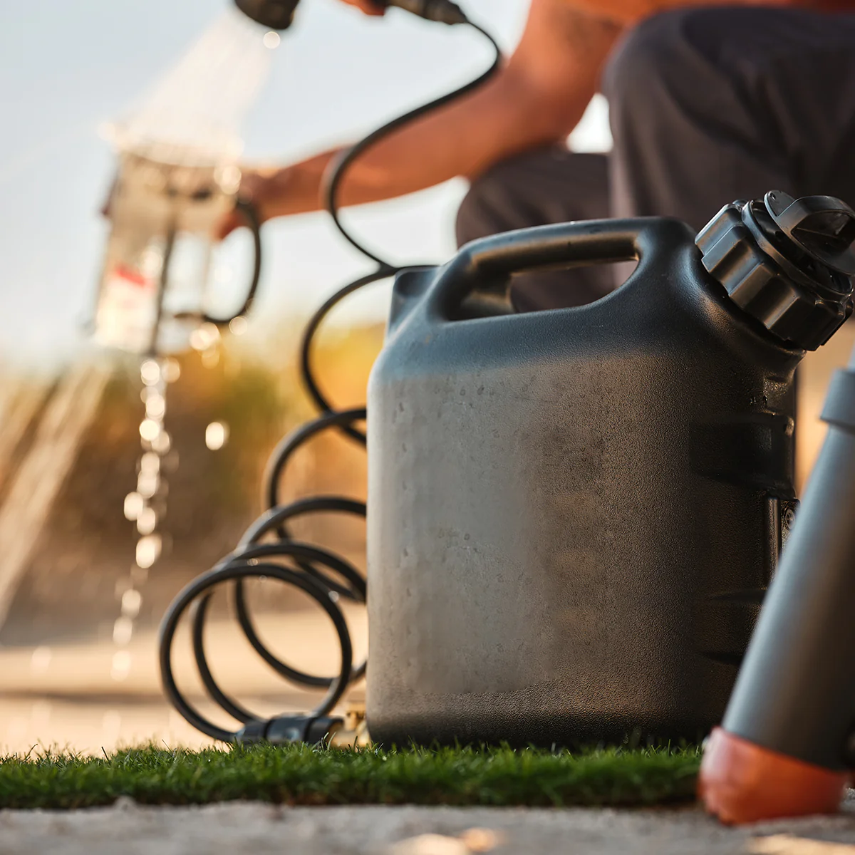 2 Gallon Pressurized Portable Water Tank