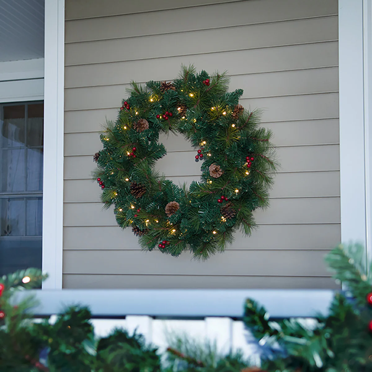 30'' Cordless Pre-Lit Indoor/Outdoor Wreath - Image 2