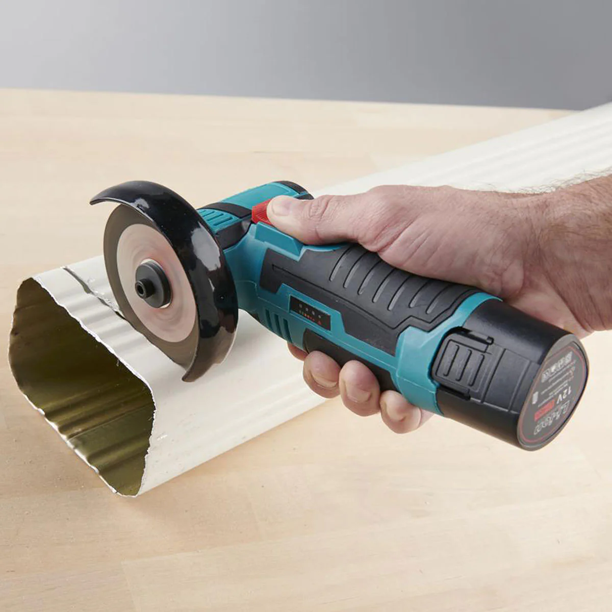 Battery-Powered Compact Circular Saw - Image 5