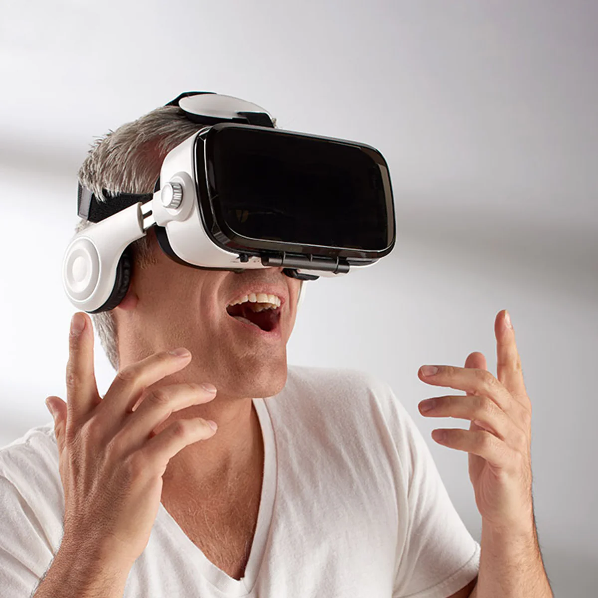 Bluetooth VR Headset with Earphones by Sharper Image - Image 3