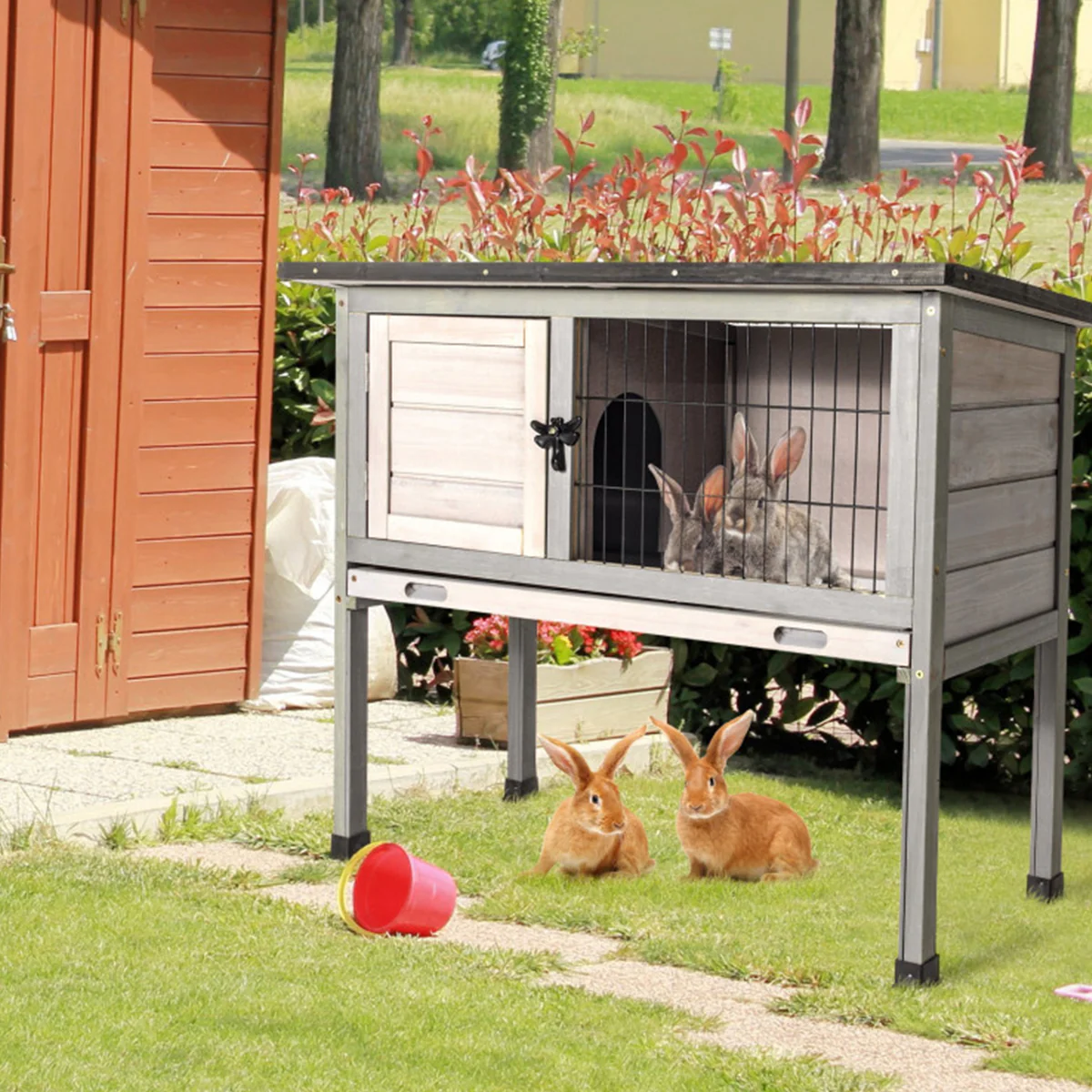 Elevated Rabbit Hutch with Hinged Roof