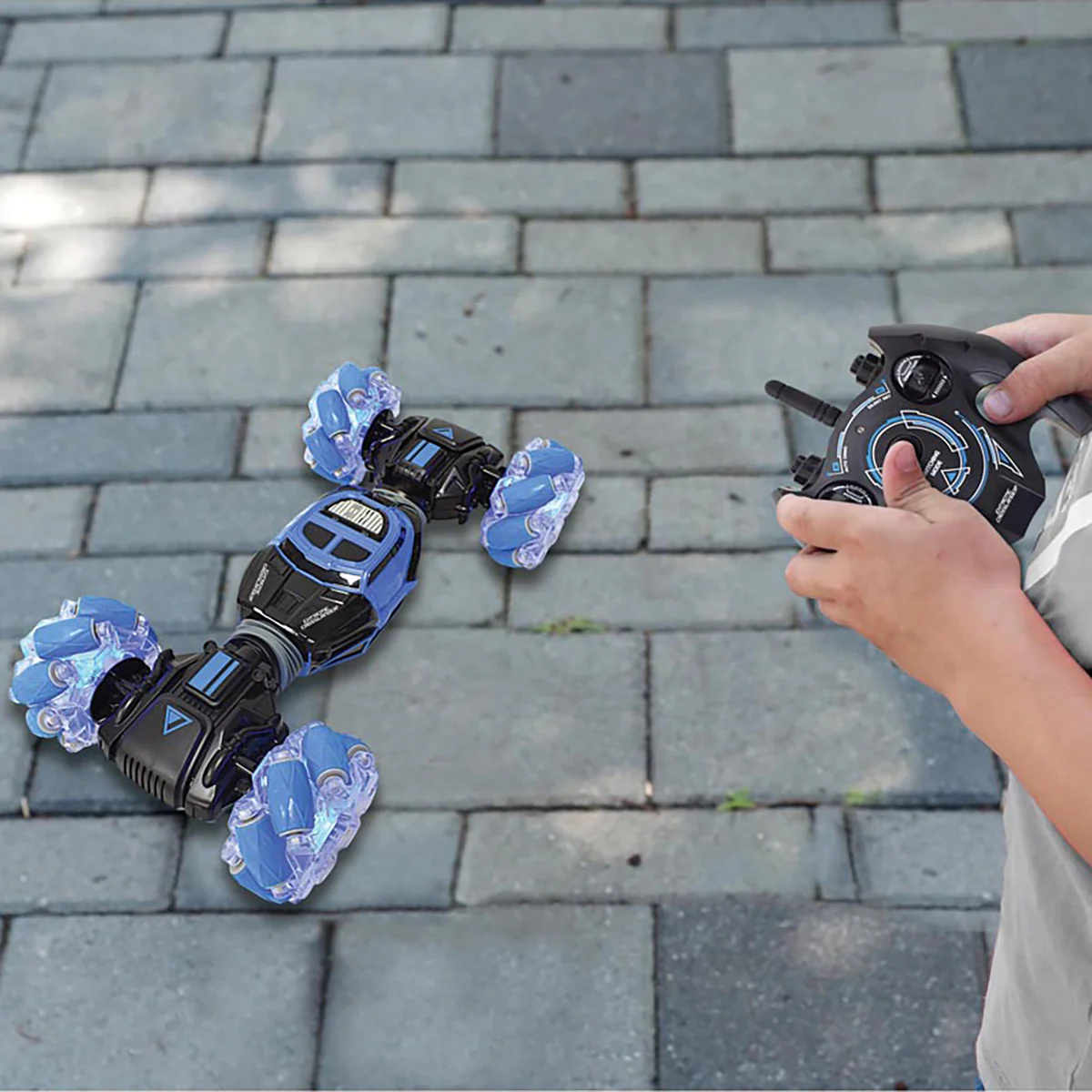 Gesture Sensing RC Stunt Car - Image 6