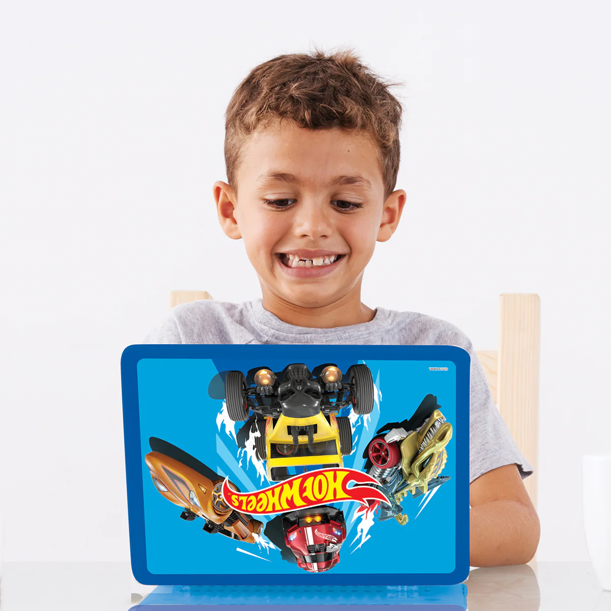 Hot Wheels Bilingual Talking Educational Laptop - Image 3