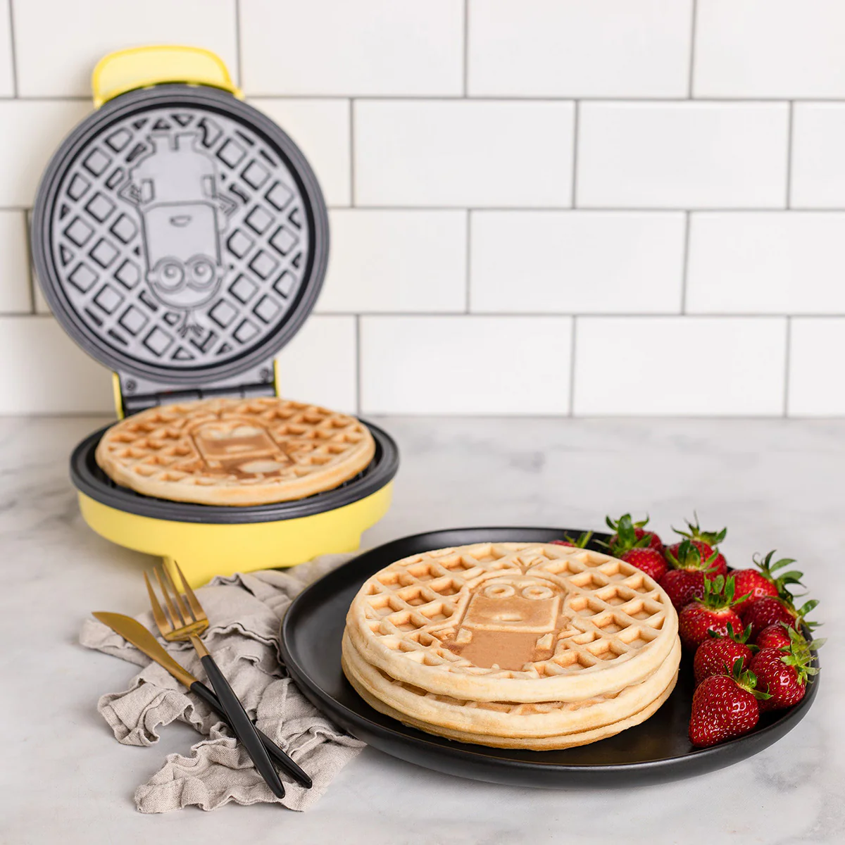Minions Kevin Round Waffle Maker - Image 3