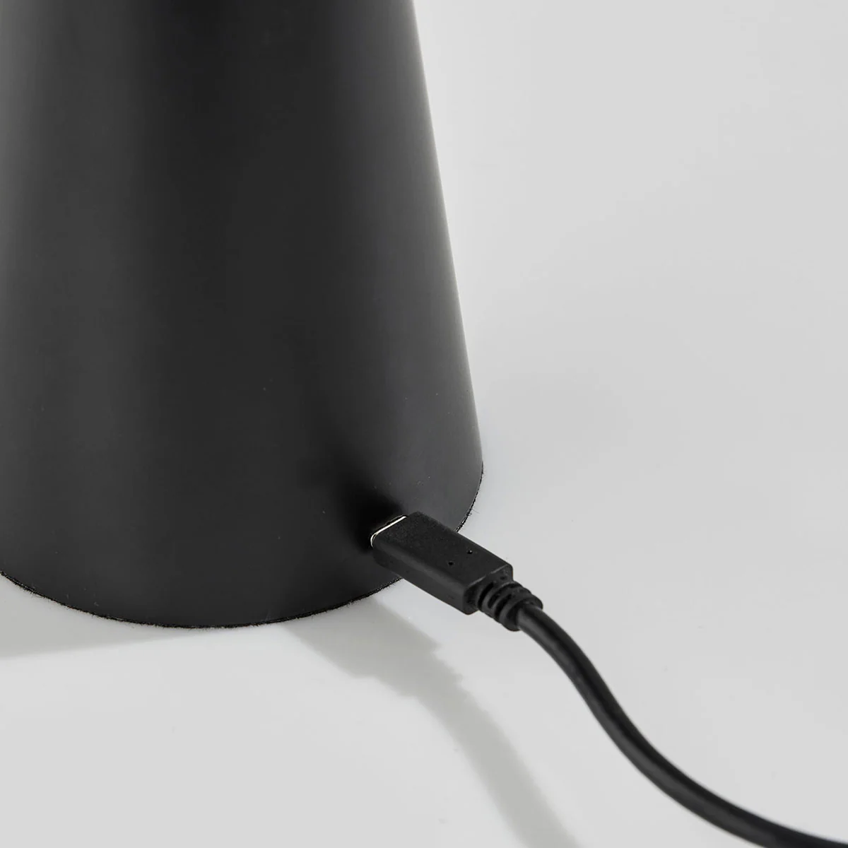 Modern Round Indoor/Outdoor Cordless LED Table Lamp - Image 6