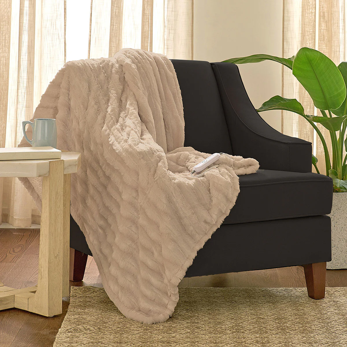 Oversized Faux Fur Heated Throw - Image 12