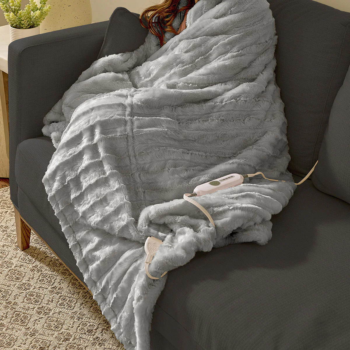 Oversized Faux Fur Heated Throw - Image 2