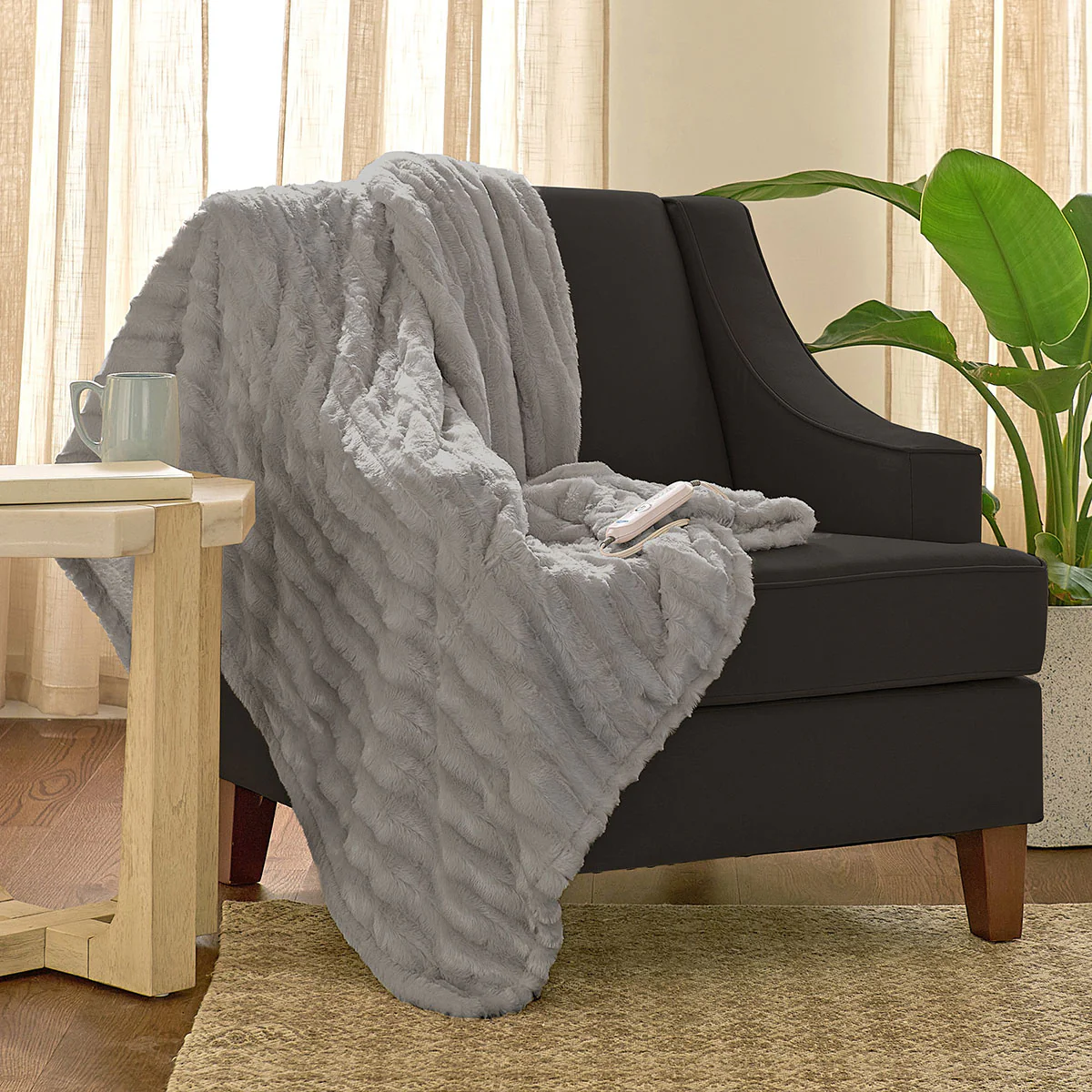 Oversized Faux Fur Heated Throw - Image 6