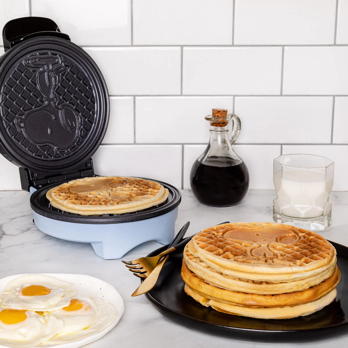 Peanuts Snoopy round Waffle Maker - Image 2