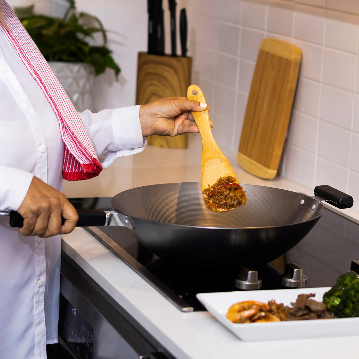 Professional 14-inch Carbon Steel Flat Bottom Wok - Image 4