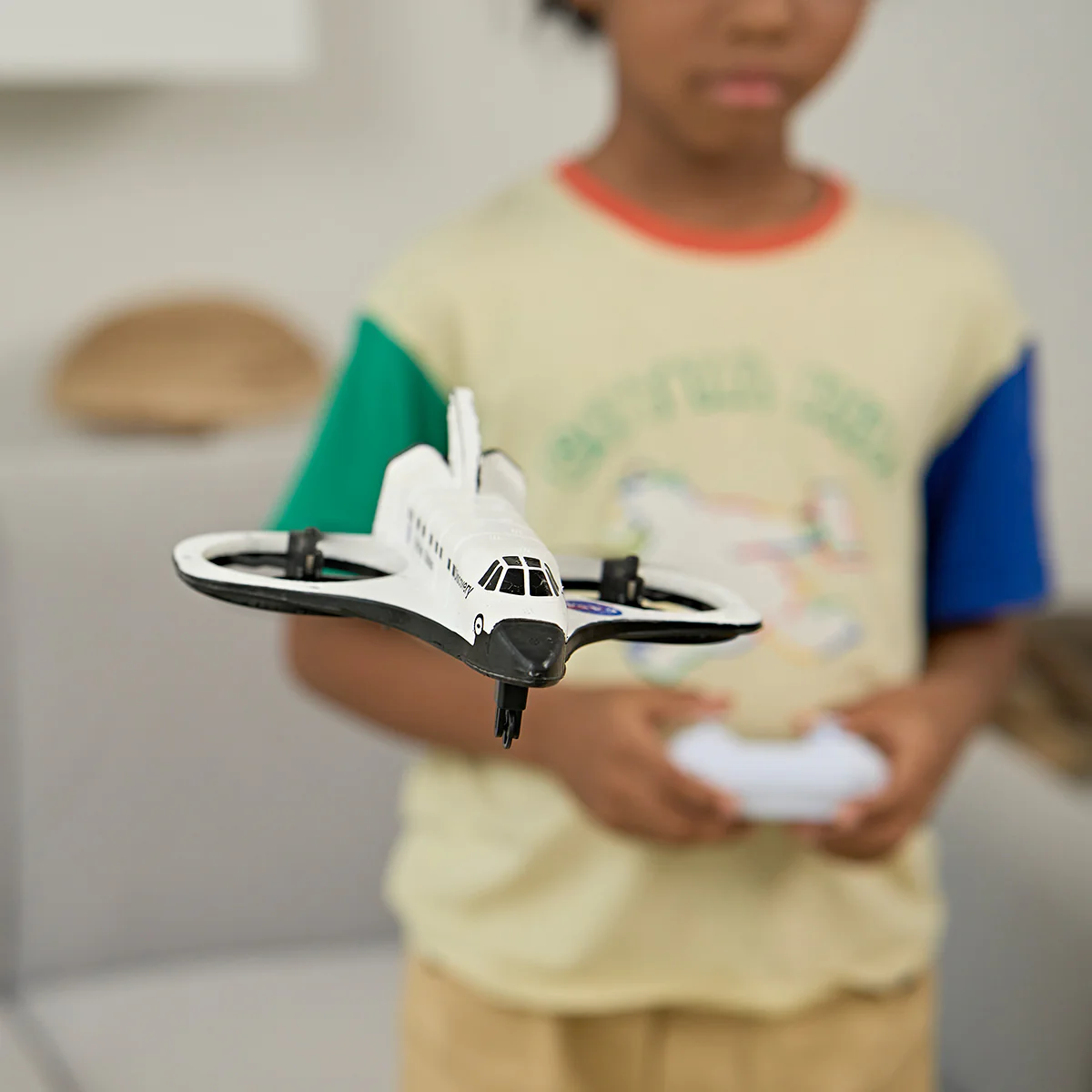 Smithsonian RC Space Shuttle Discovery Drone - Image 4