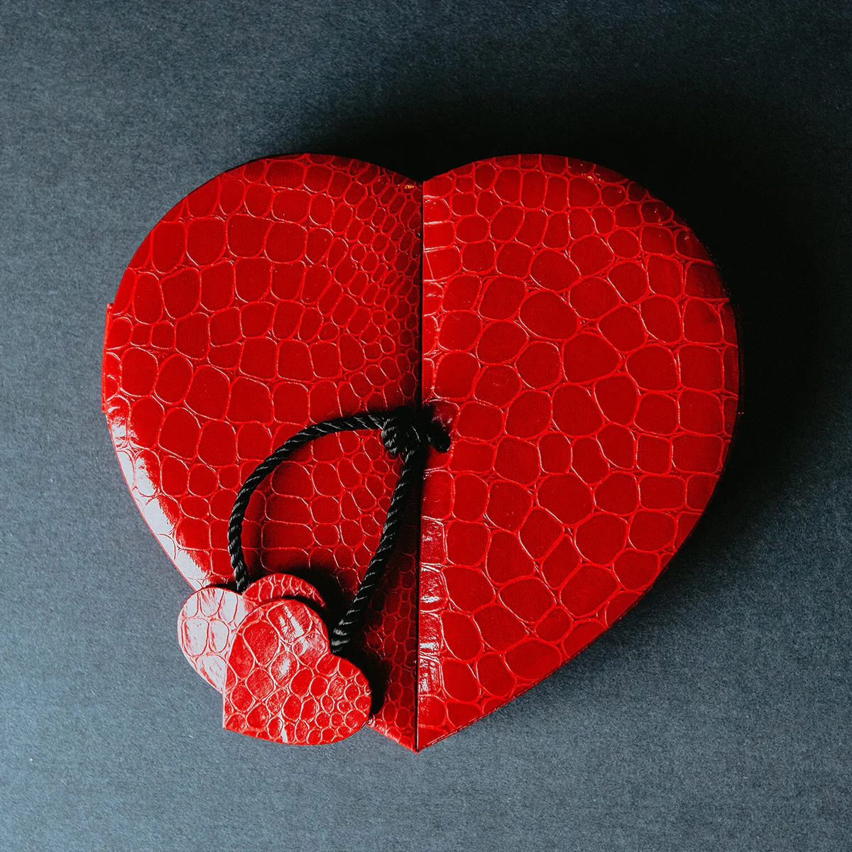 The Chocolate Season 20 Piece Faux Leather Heart Box - Image 2